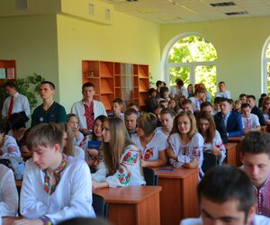 Першокурсникам факультету економіки і підприємництва вручили головний документ студента