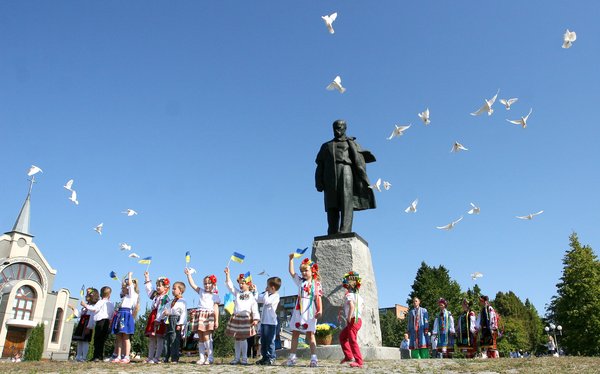 Україна є, Україна завжди буде, нікому не зламати наш народ!