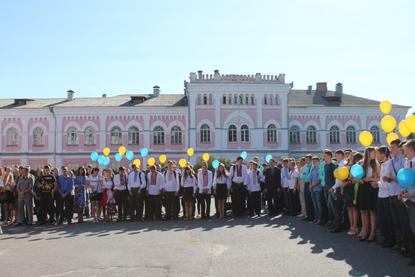 Перший дзвінок пролунав для першокурсників Уманського НУС