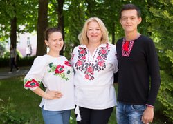 Нас єднає вишиванка