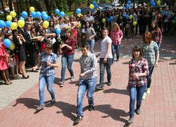 І звичний звук дзвінка нам сповіщав нове життя…