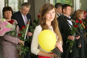 І звичний звук дзвінка нам сповіщав нове життя…