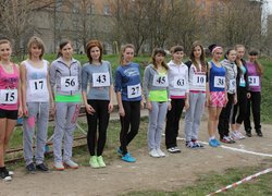 Шикування перед забігом на 500м у дівчат