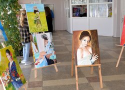 Картини уманської художниці підкорюють черкащан