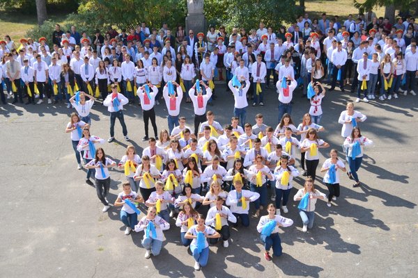 Віват, першокурсники! З ювілеєм, університете!