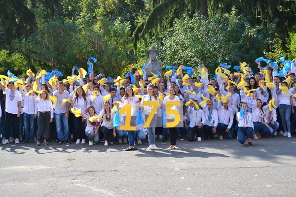 Віват, першокурсники! З ювілеєм, університете!