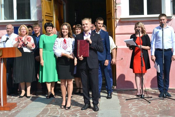Віват, першокурсники! З ювілеєм, університете!