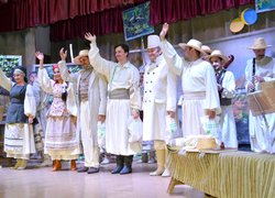 Естетичний подарунок для театралів
