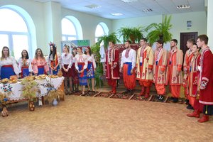 А на наших вечорницях хто сумний – розвеселиться!