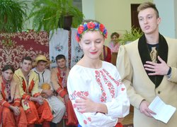 А на наших вечорницях хто сумний – розвеселиться!
