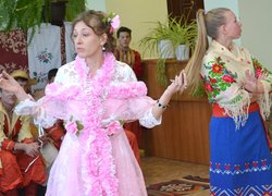А на наших вечорницях хто сумний – розвеселиться!