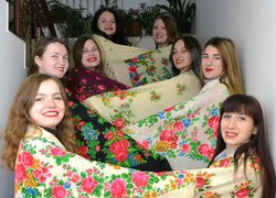 7 грудня - Всесвітній День української хустки