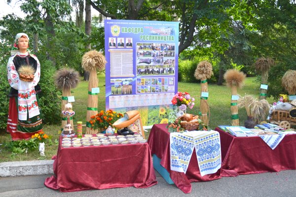 Dedication of freshmen to students at Uman National University of Horticulture