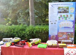 Dedication of freshmen to students at Uman National University of Horticulture