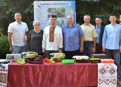 Dedication of freshmen to students at Uman National University of Horticulture