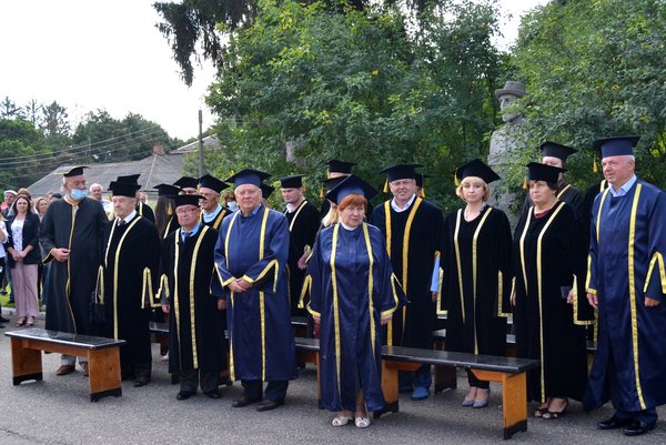 Dedication of freshmen to students at Uman National University of Horticulture
