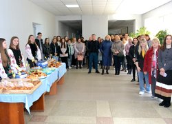 Ярмаркуємо, розважаємо, Перемогу наближаємо