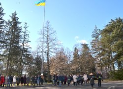 Схиляємо голови перед світлою пам’яттю Героїв Небесної Сотні…
