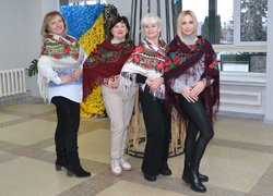 7 грудня — День української хустки