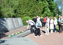 8 травня — День пам’яті та примирення в Україні.