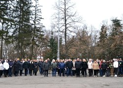 Схиляємо голови перед світлою пам’яттю Героїв Небесної Сотні