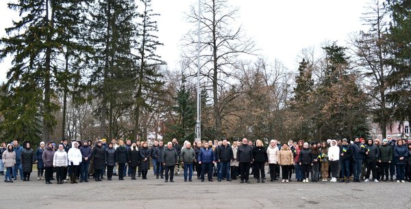 Схиляємо голови перед світлою пам’яттю Героїв Небесної Сотні