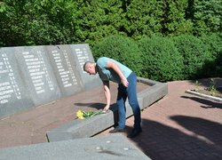 День скорботи і вшанування пам'яті жертв війни в Україні