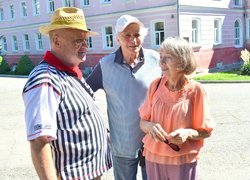 Відбулася традиційна, неофіційна в умовах воєнного стану, зустріч випускників університету минулих років.