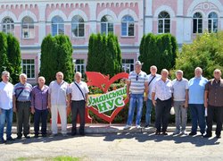 Відбулася традиційна, неофіційна в умовах воєнного стану, зустріч випускників університету минулих років.