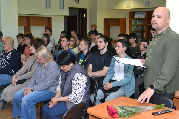 В Уманському НУС відбулася зустріч із захисником, поетом та земляком Сергієм БІДНЯЧУКОМ