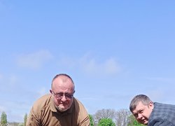 «Шевченко єднає Україну»: Керівництво Уманського НУС долучилось до висаджування дубів Кобзаря