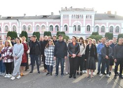 Спільнота університету вшановує полеглих захисників і захисниць України хвилиною мовчання