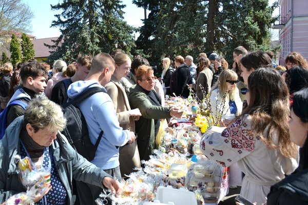 «Великодні дива» — час благодійності для колективу Уманського національного університету