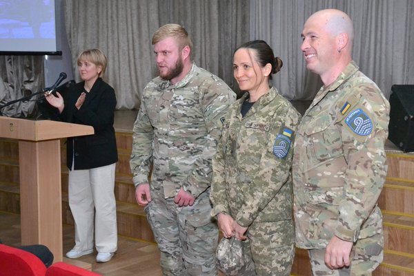 Студенти та викладачі Уманського національного університету зустрілися з представниками батальйону «Вовки Да Вінчі» та 59 ОШБр 