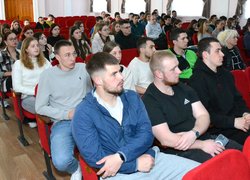 Студенти та викладачі Уманського національного університету зустрілися з представниками батальйону «Вовки Да Вінчі» та 59 ОШБр 