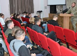 Студенти та викладачі Уманського національного університету зустрілися з представниками батальйону «Вовки Да Вінчі» та 59 ОШБр 