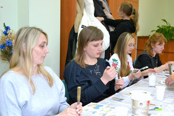 «Мистецтво крізь призму війни»: В Уманському національному університеті відбувся майстер-клас з розмальовування гільз
