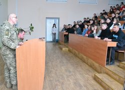 В Уманському національному університеті відбулась зустріч студентів з представниками 72 ОМБр імені Чорних запорожців
