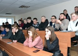 В Уманському національному університеті відбулась зустріч студентів з представниками 72 ОМБр імені Чорних запорожців