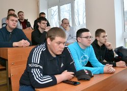 В Уманському національному університеті відбулась зустріч студентів з представниками 72 ОМБр імені Чорних запорожців