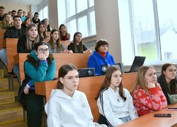 В Уманському національному університеті відбулась зустріч студентів з представниками 72 ОМБр імені Чорних запорожців