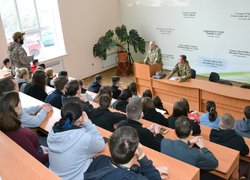 В Уманському національному університеті відбулась зустріч студентів з представниками 72 ОМБр імені Чорних запорожців