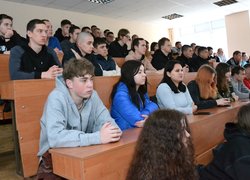 В Уманському національному університеті відбулась зустріч студентів з представниками 72 ОМБр імені Чорних запорожців