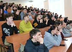 В Уманському національному університеті відбулась зустріч студентів з представниками 72 ОМБр імені Чорних запорожців