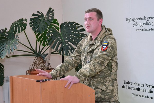 В Уманському національному університеті відбулась зустріч студентів з представниками 72 ОМБр імені Чорних запорожців