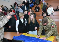 В Уманському національному університеті відбулась зустріч студентів з представниками 72 ОМБр імені Чорних запорожців