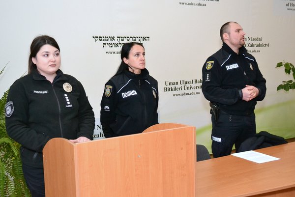 Як протидіяти ворогу: Студентам Уманського НУС розповіли про загрози під час війни та відповідальність перед законом