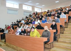 Як протидіяти ворогу: Студентам Уманського НУС розповіли про загрози під час війни та відповідальність перед законом