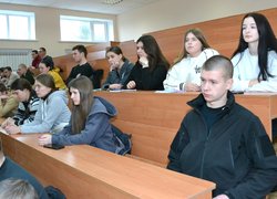 Як протидіяти ворогу: Студентам Уманського НУС розповіли про загрози під час війни та відповідальність перед законом