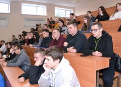 Як протидіяти ворогу: Студентам Уманського НУС розповіли про загрози під час війни та відповідальність перед законом